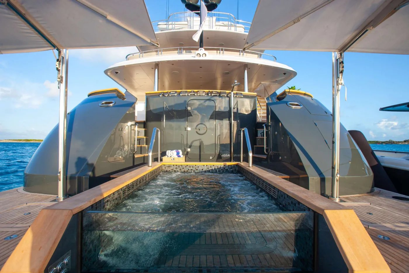 <p>Swim Platform Jacuzzi</p>