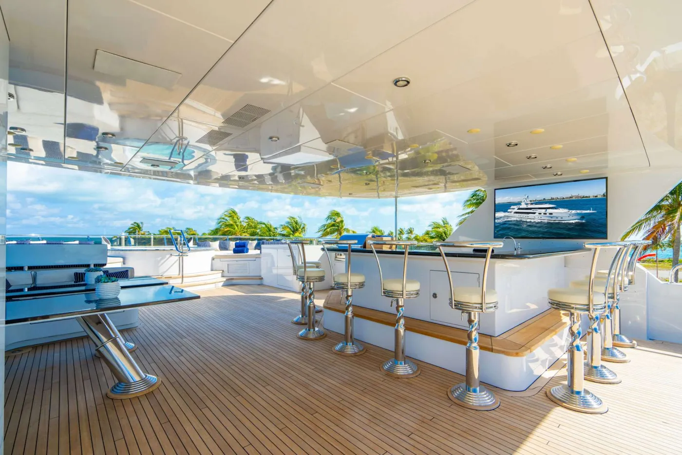 <p>Sundeck Jacuzzi</p>