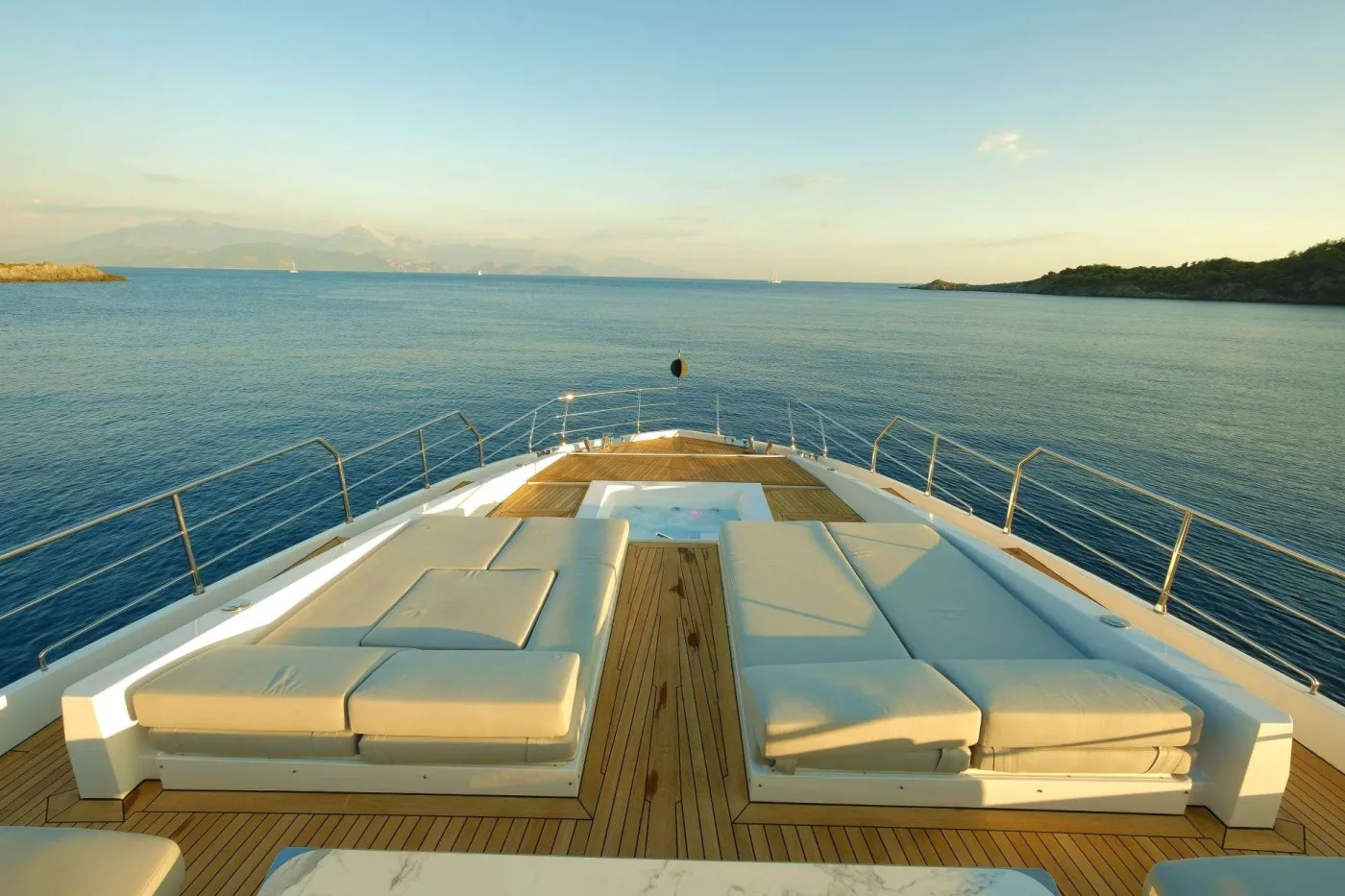 <p>Jacuzzi On Bow </p>