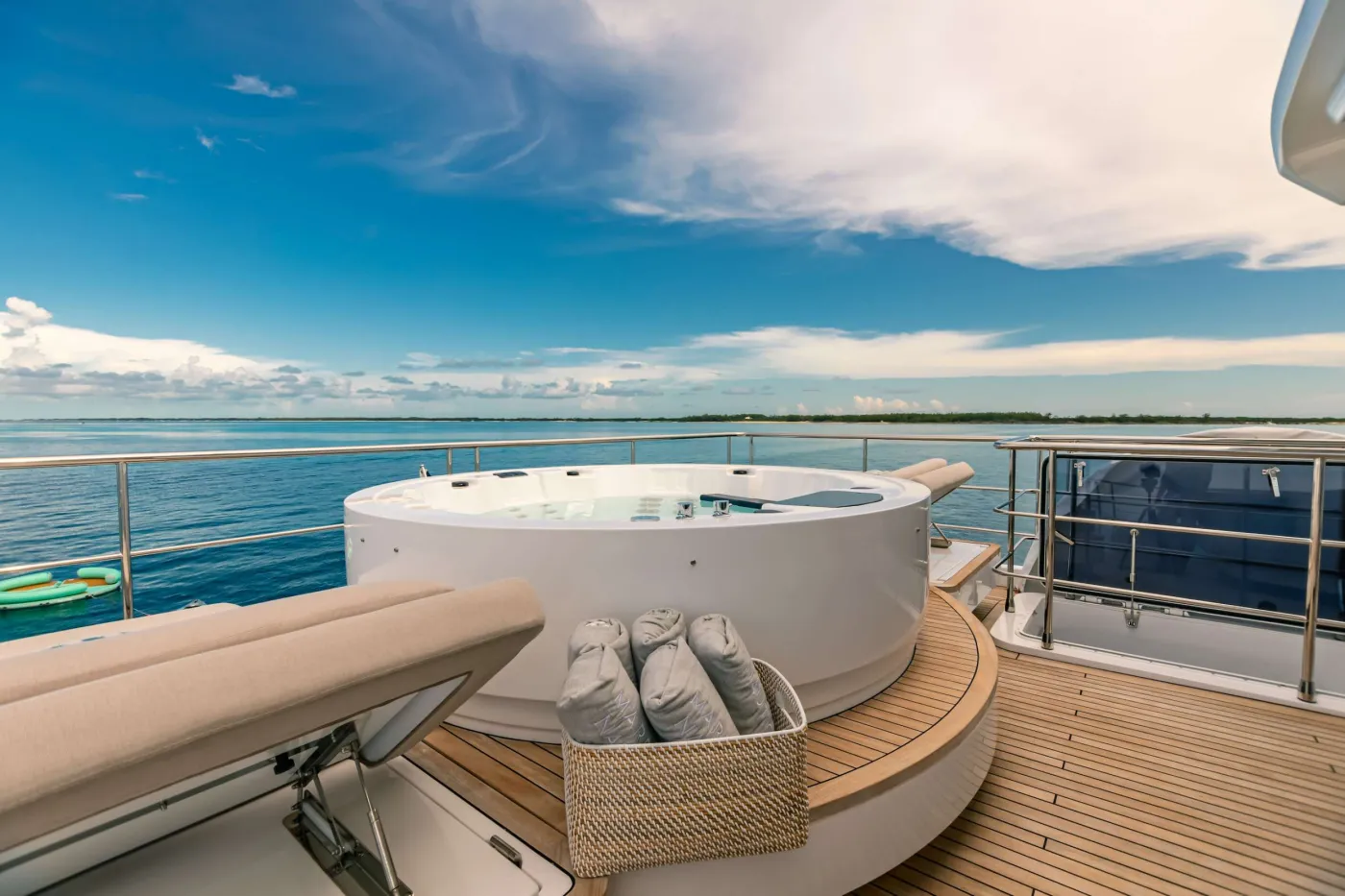 <p>Flybridge</p>