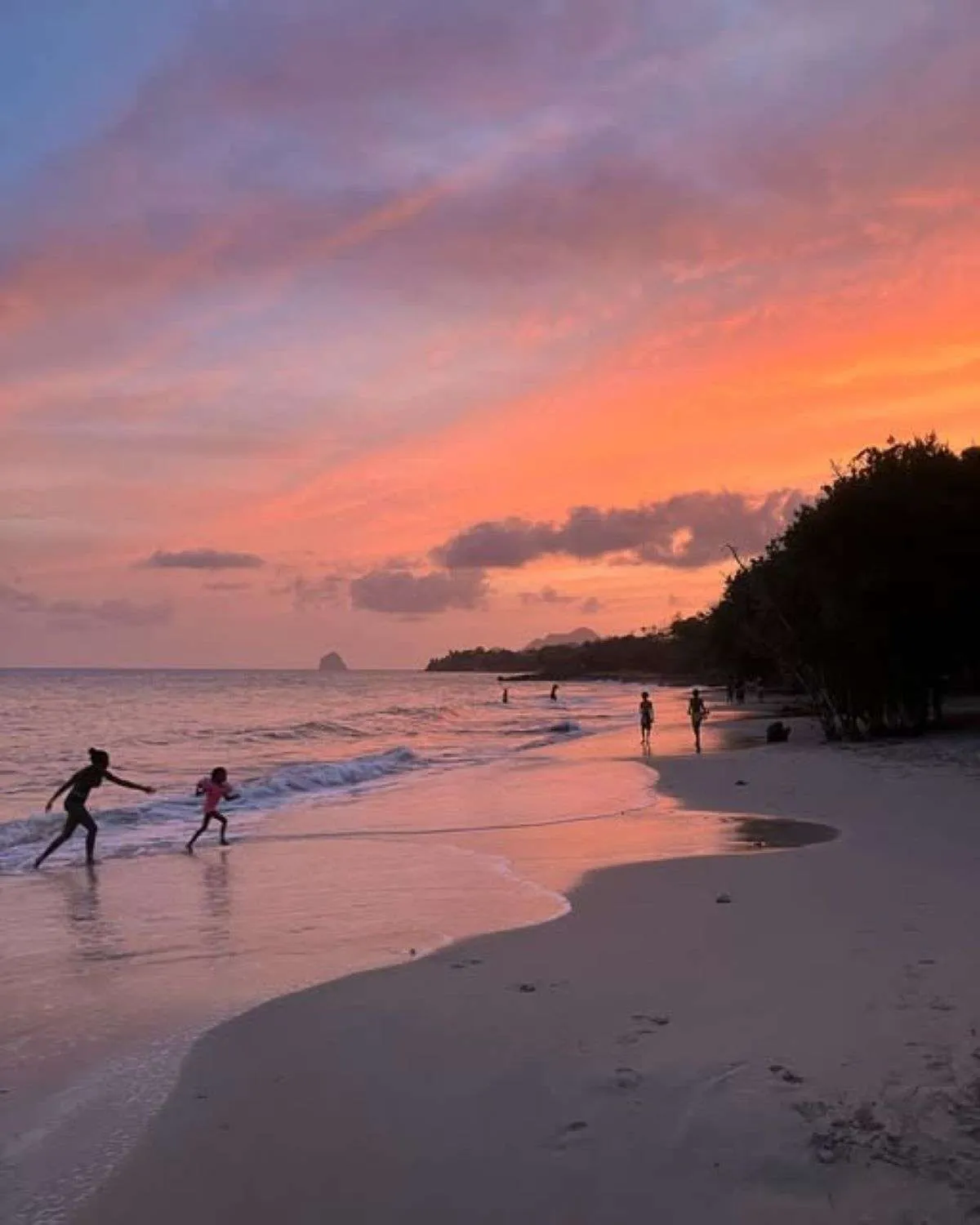 <p>Sunset in St Lucia</p>