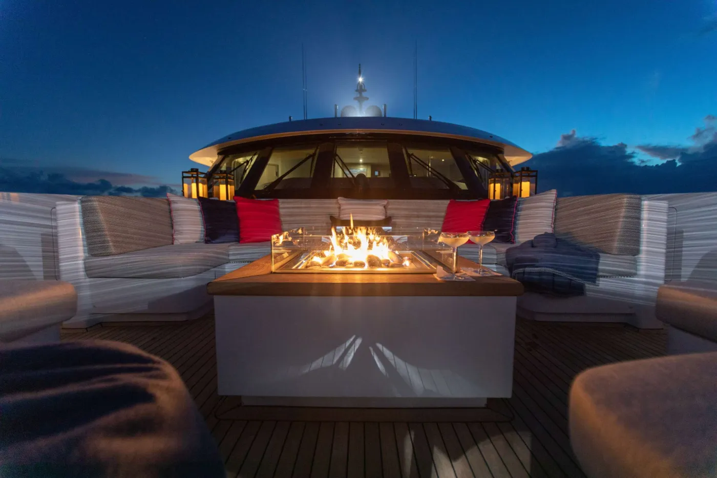 <p>Portuguese Bow with Fire Pit</p>