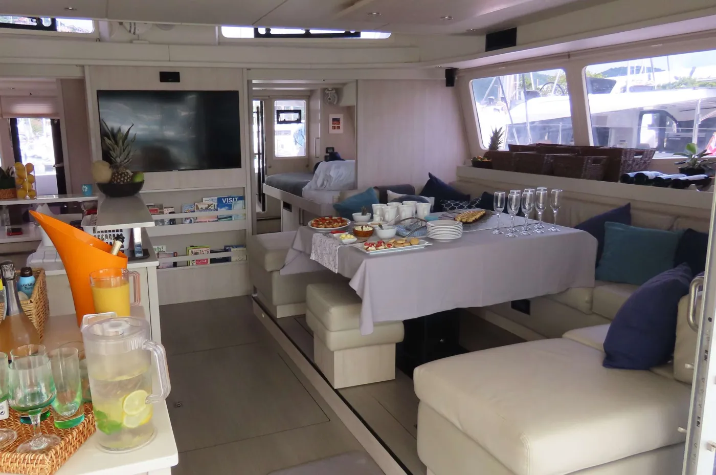 <p>Saloon looking aft</p>