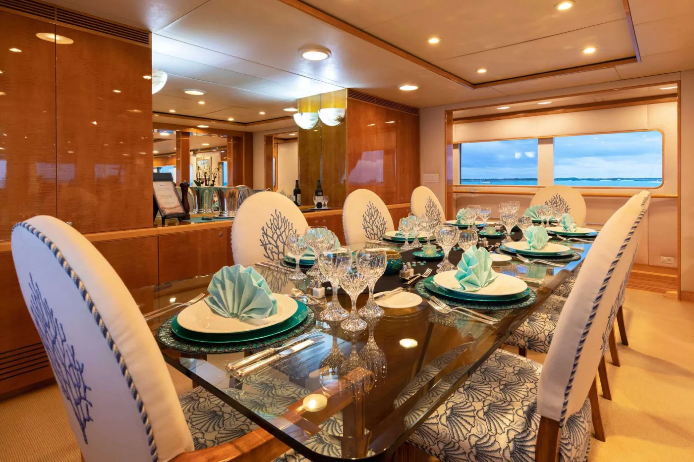 <p>Dining</p>