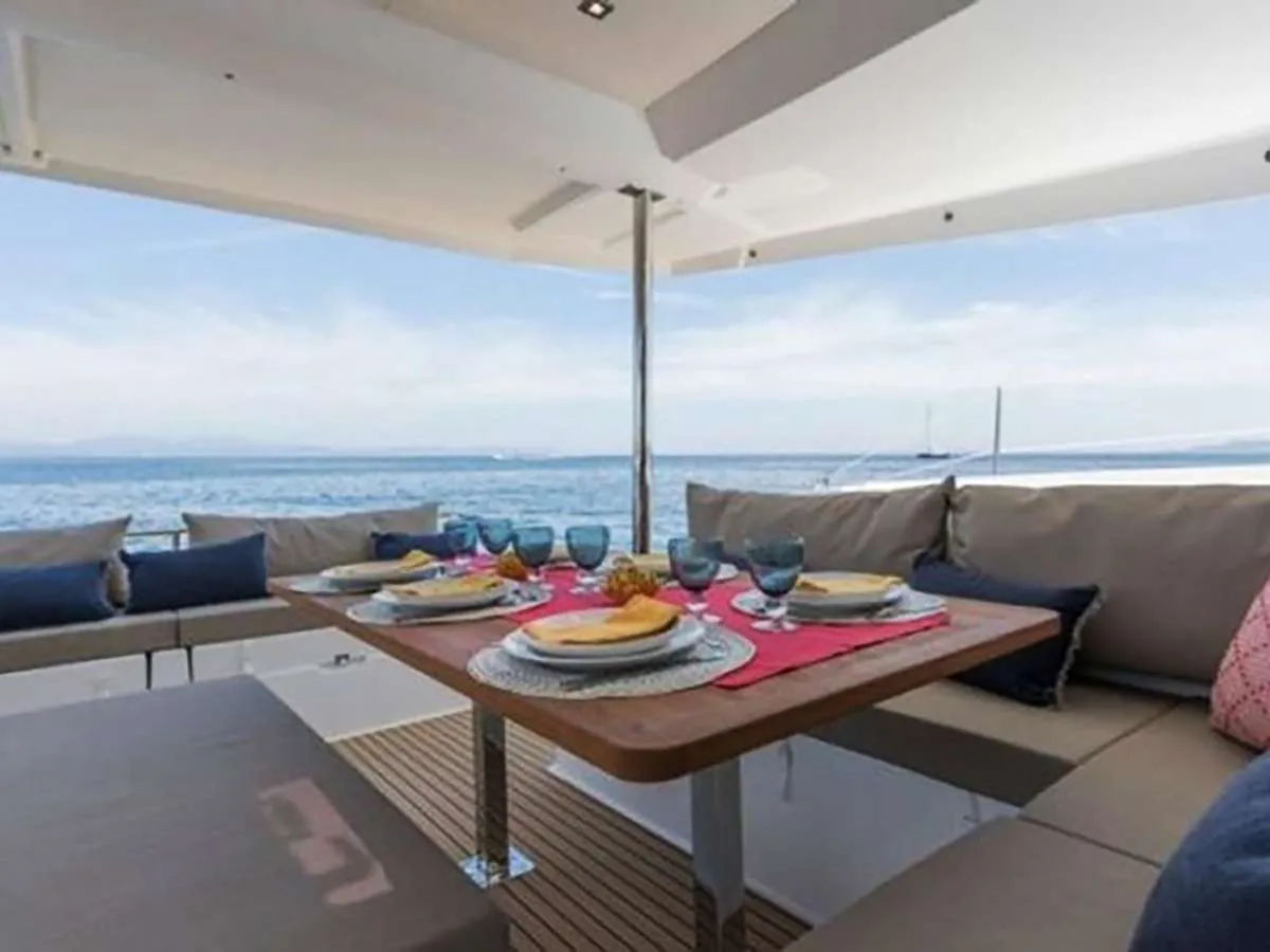<p>Aft Deck Dining</p>