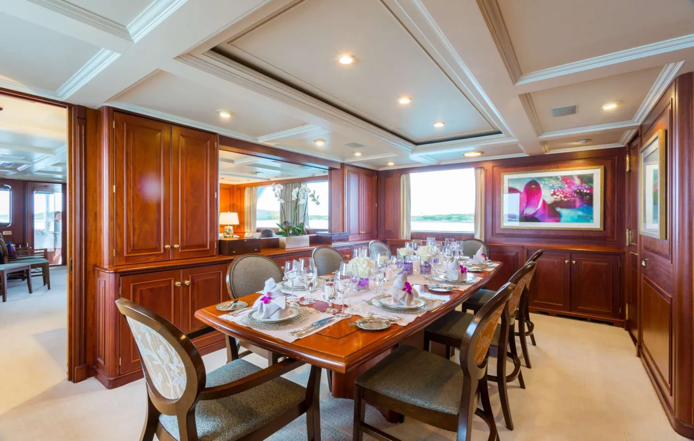 <p>Formal Dining</p>