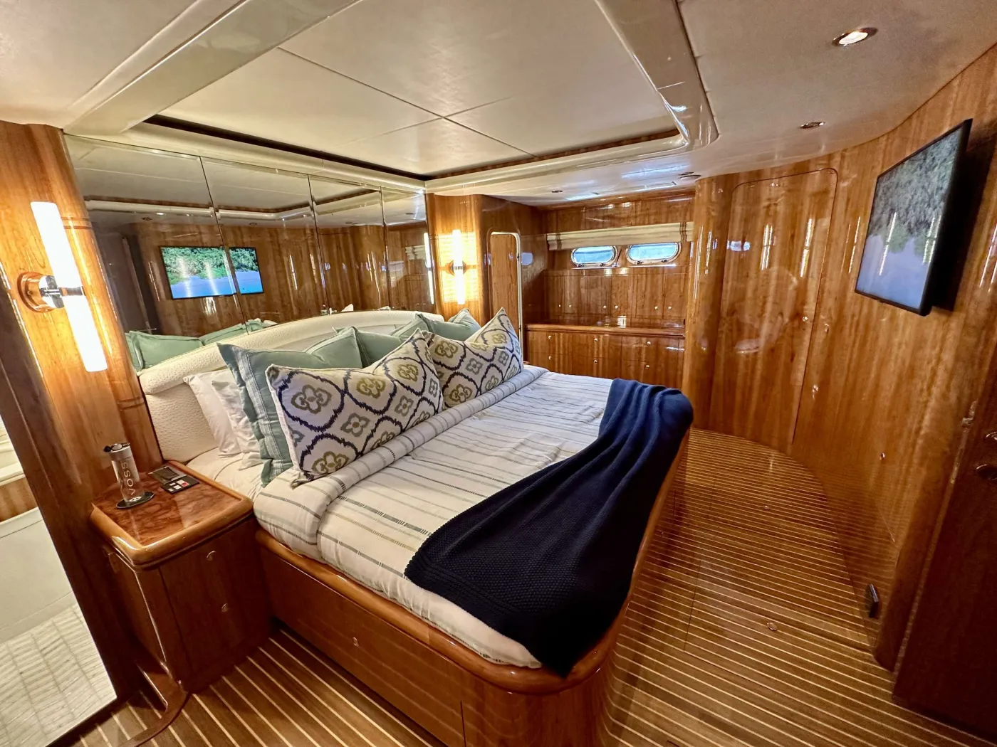 <p>Master Stateroom</p>
