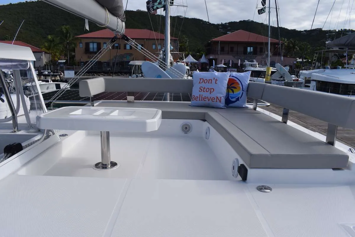 <p>Flybridge</p>