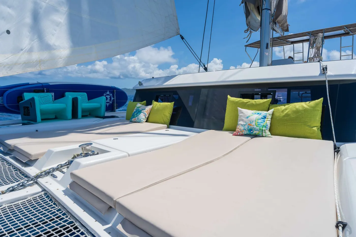 <p>Flybridge lounge area</p>