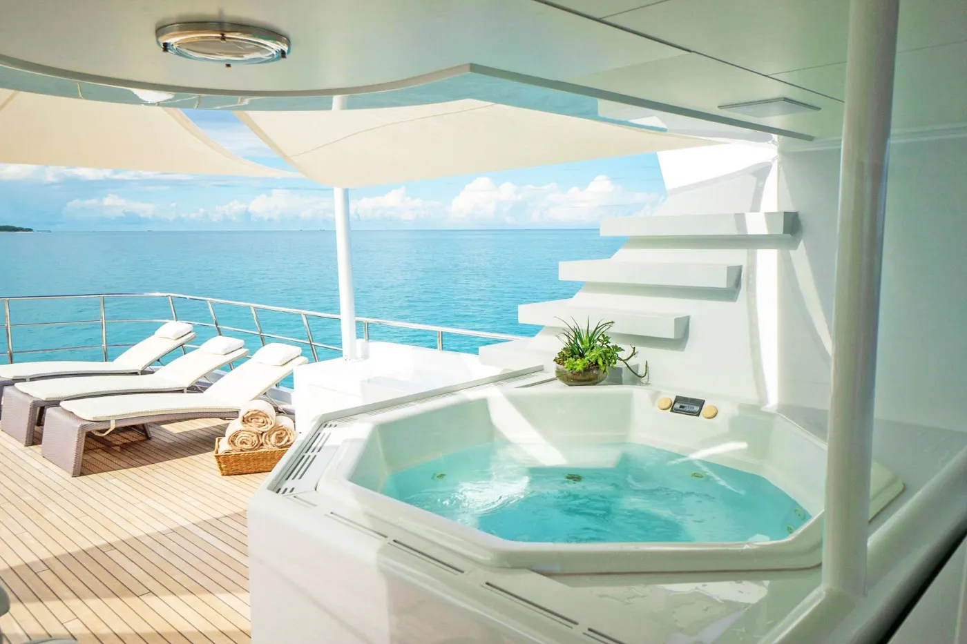 <p>Sun Deck Jacuzzi</p>