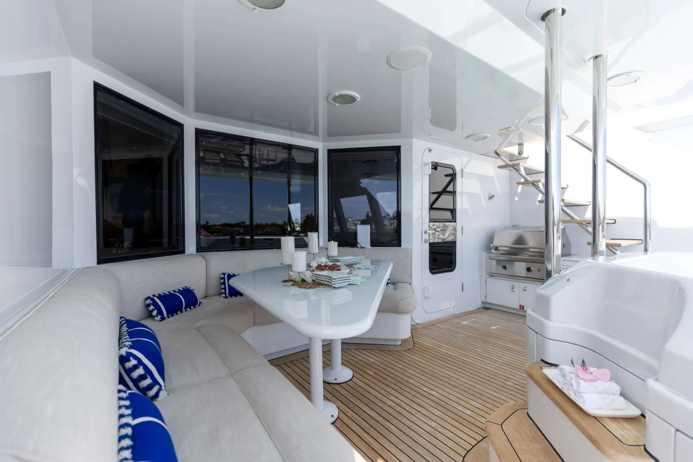 <p>Skylounge Aft Deck</p>
