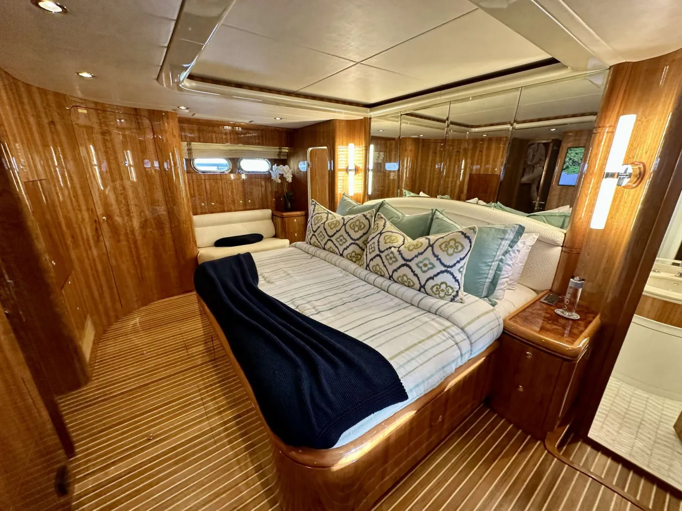 <p>Master Stateroom</p>