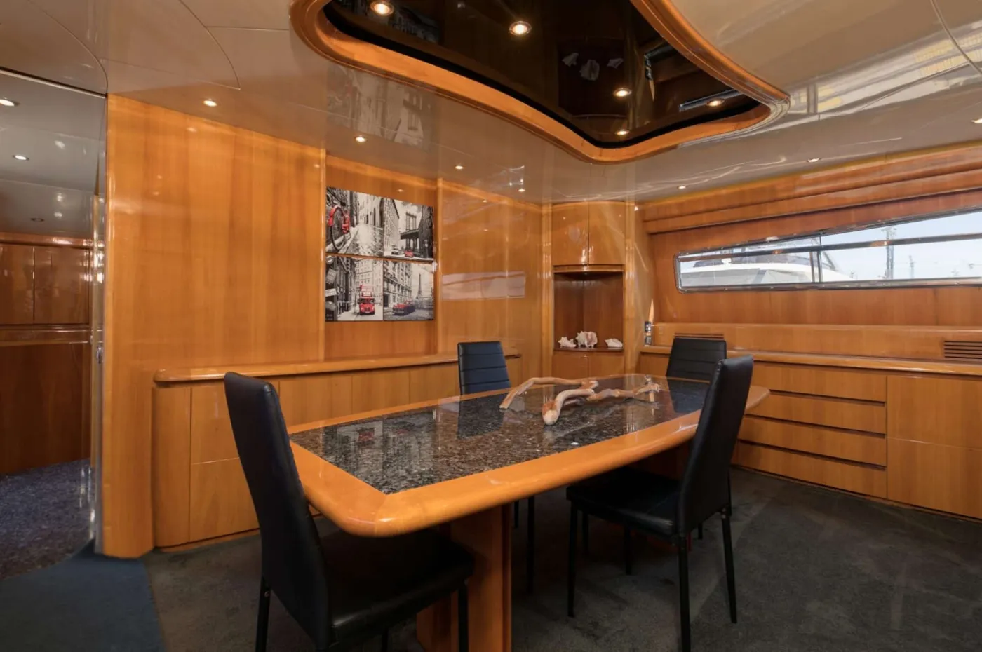 <p>Interior Dinning</p>