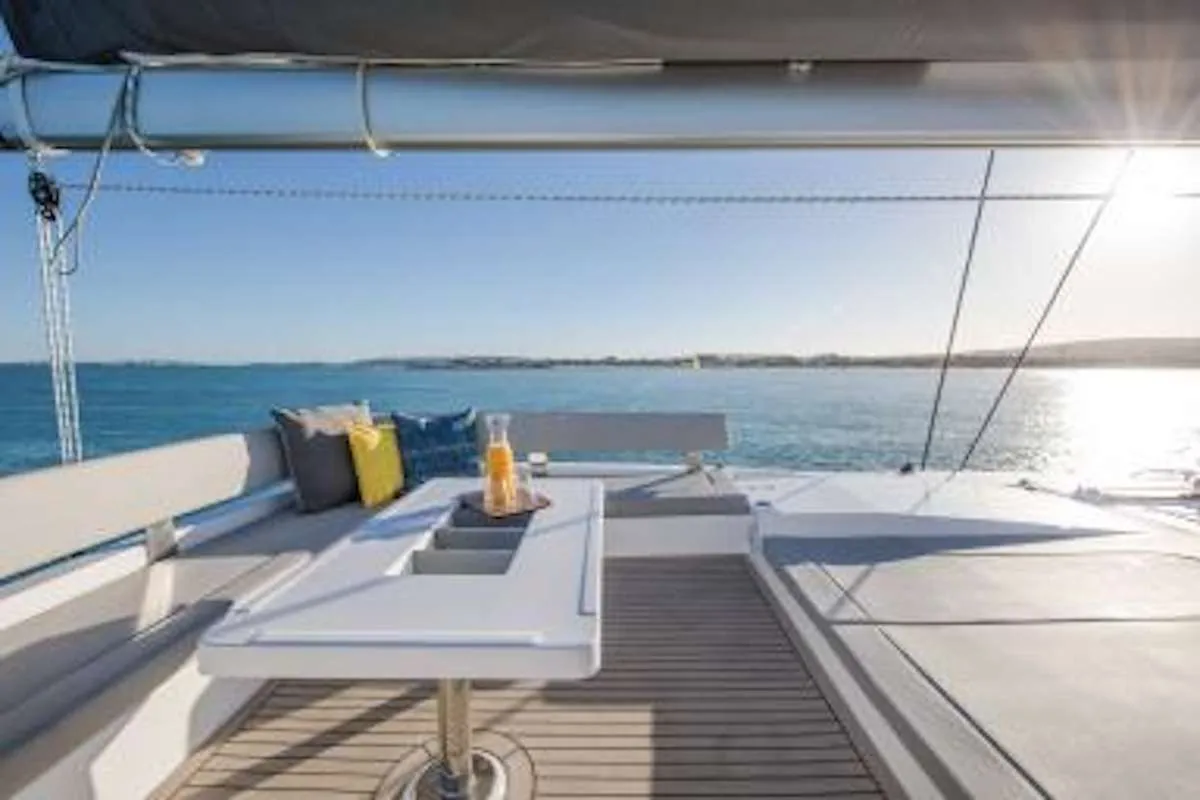 <p>Flybridge Loungers</p>