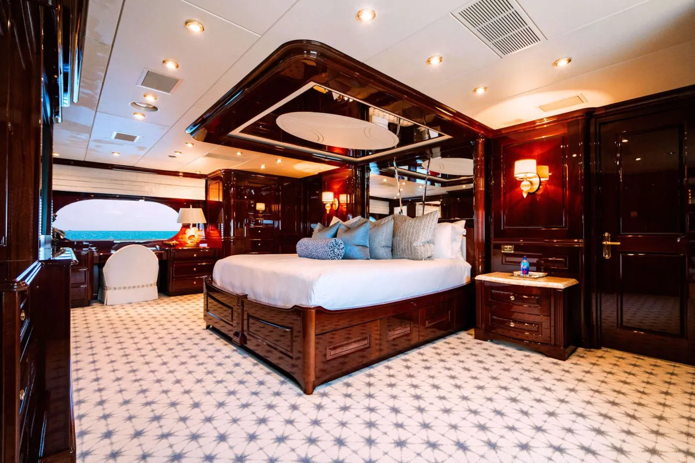 <p>Master Stateroom</p>