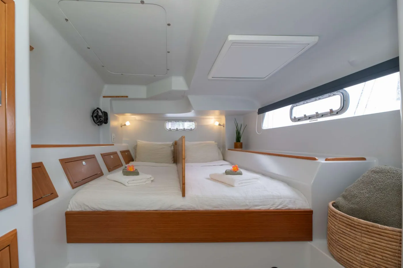 <p>Port aft – King bed (example of bed divider)</p>
