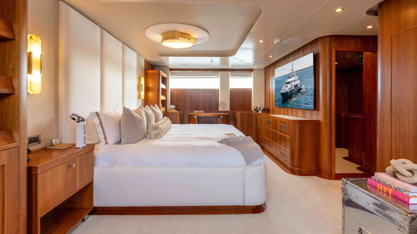 <p>Master/VIP Stateroom on Main Deck with Shower</p>