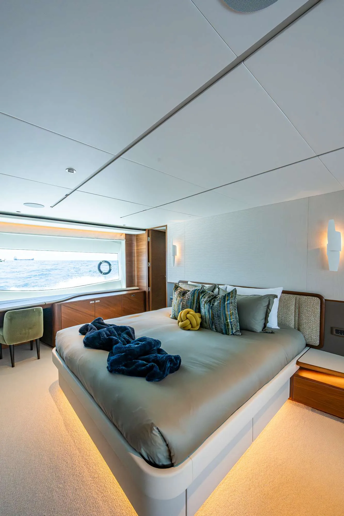 <p>Main Deck Master Stateroom</p>