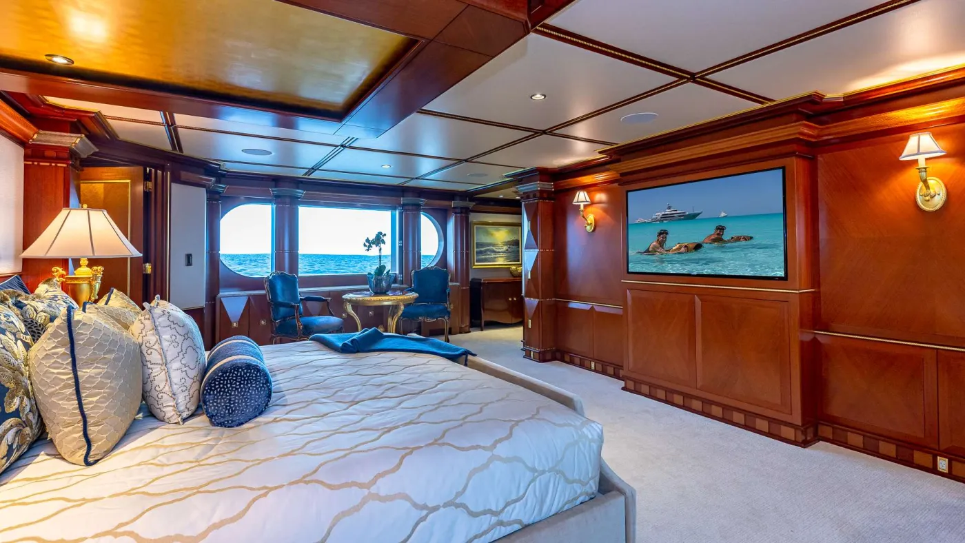 <p>Master Stateroom (King)</p>