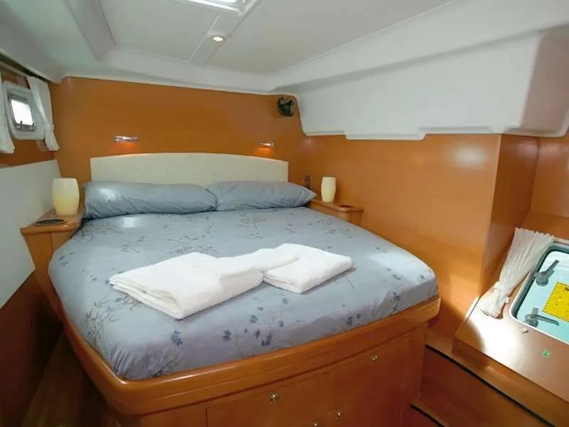<p>Aft queen guest suite</p>