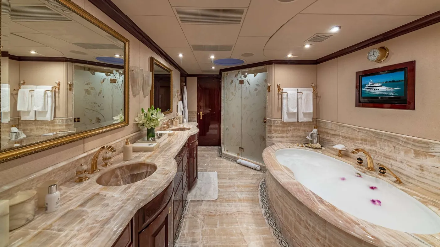 <p>Master Bathroom</p>