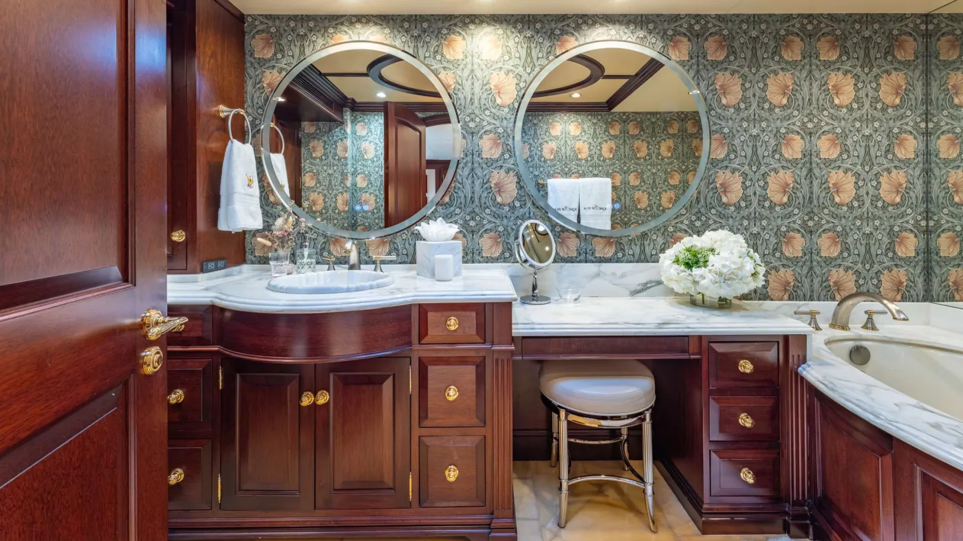 <p>Master Bathroom</p>