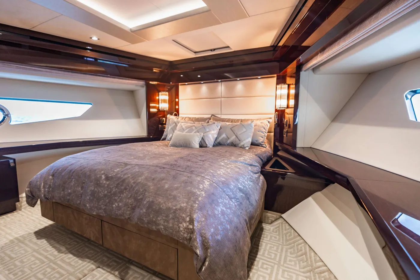 <p>VIP Stateroom</p>