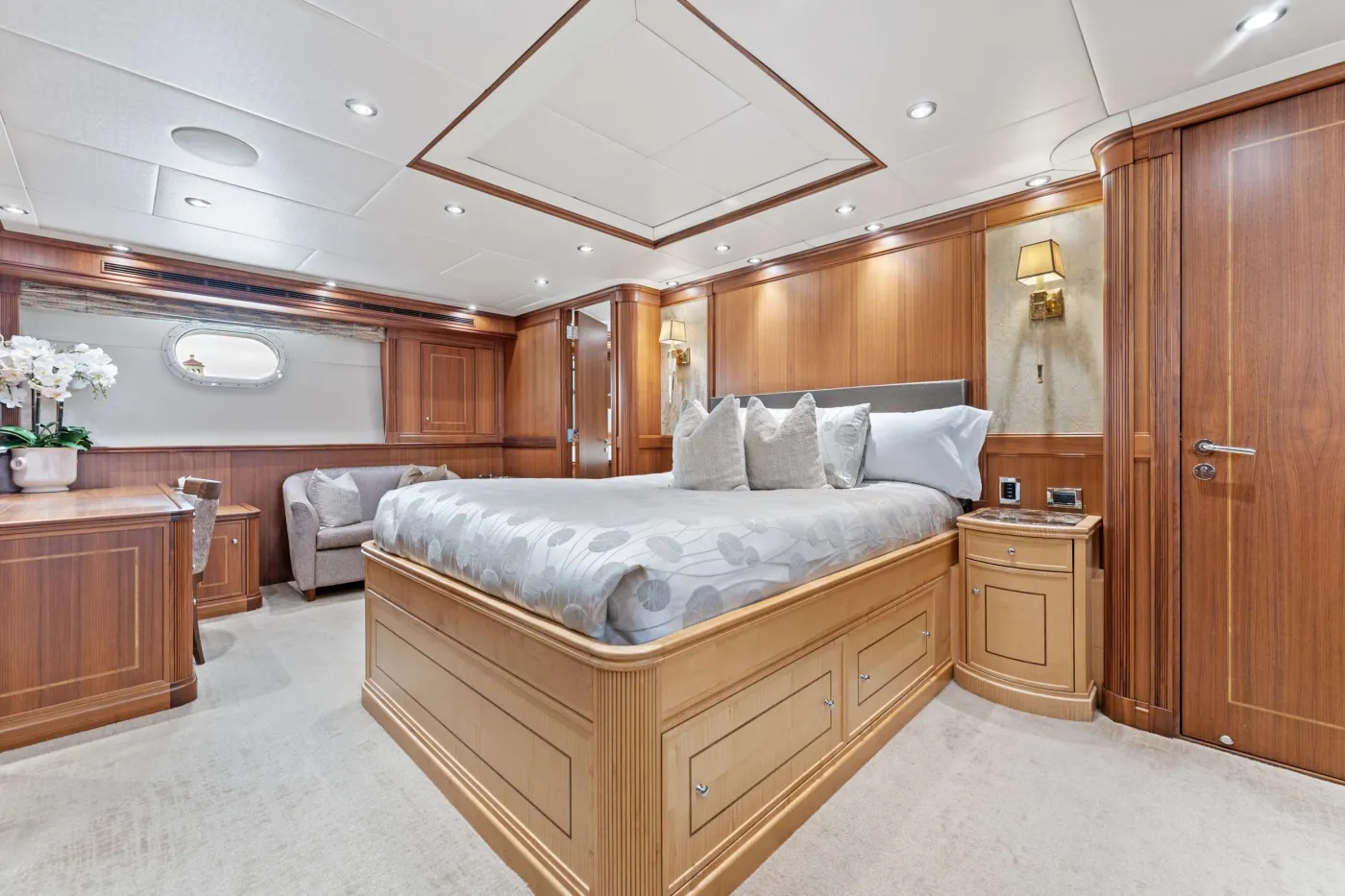 <p>VIP Stateroom</p>