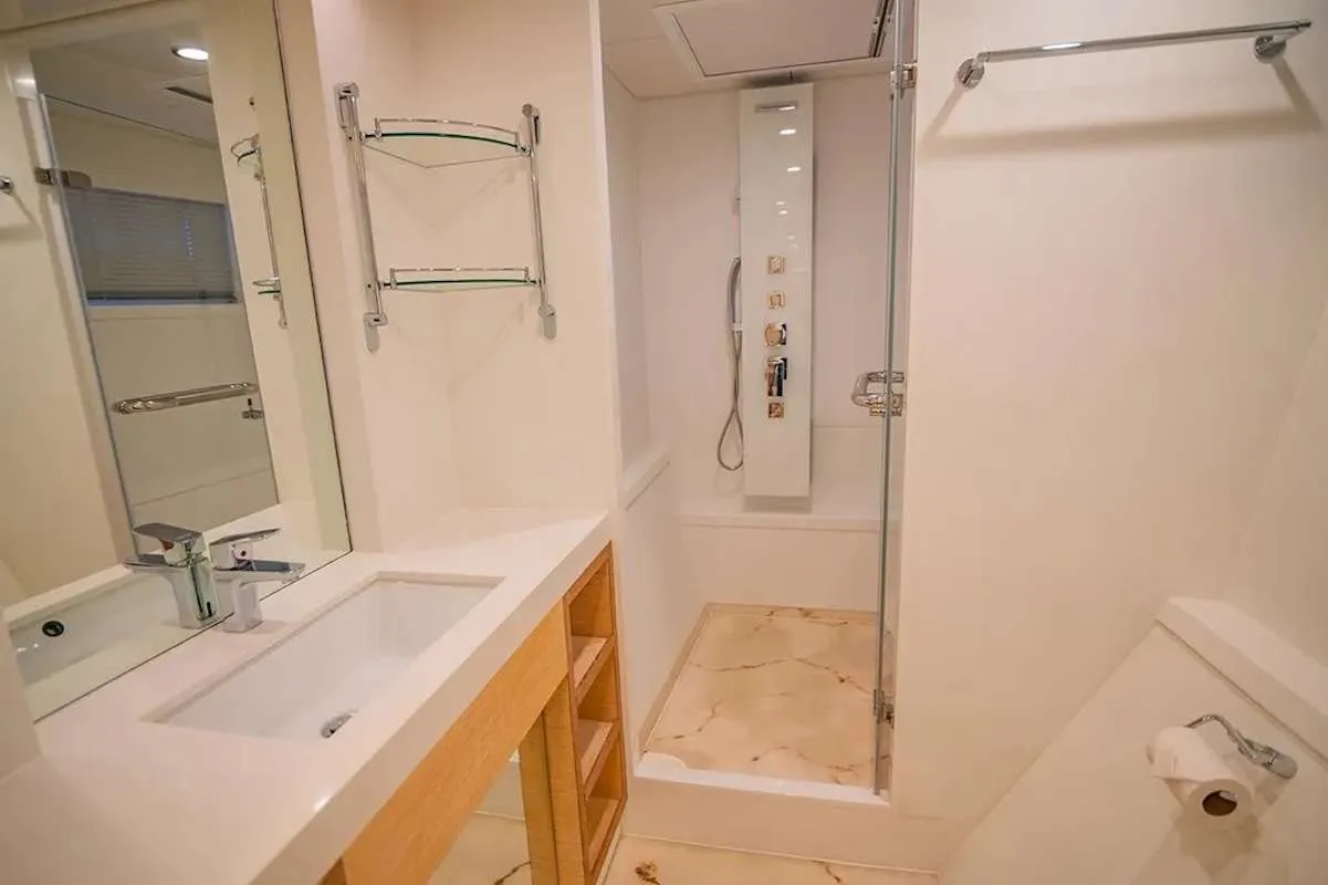 <p>Primary Stateroom Bath</p>