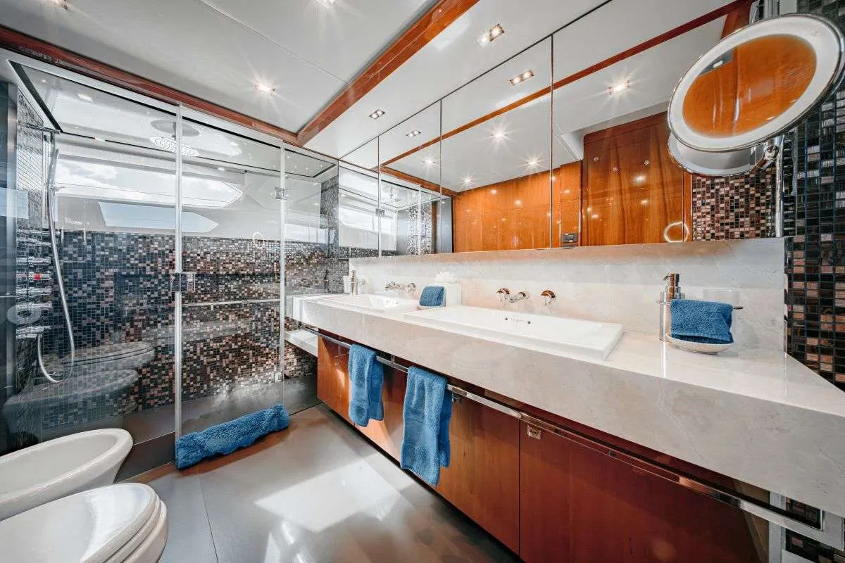 <p>Master Ensuite</p>