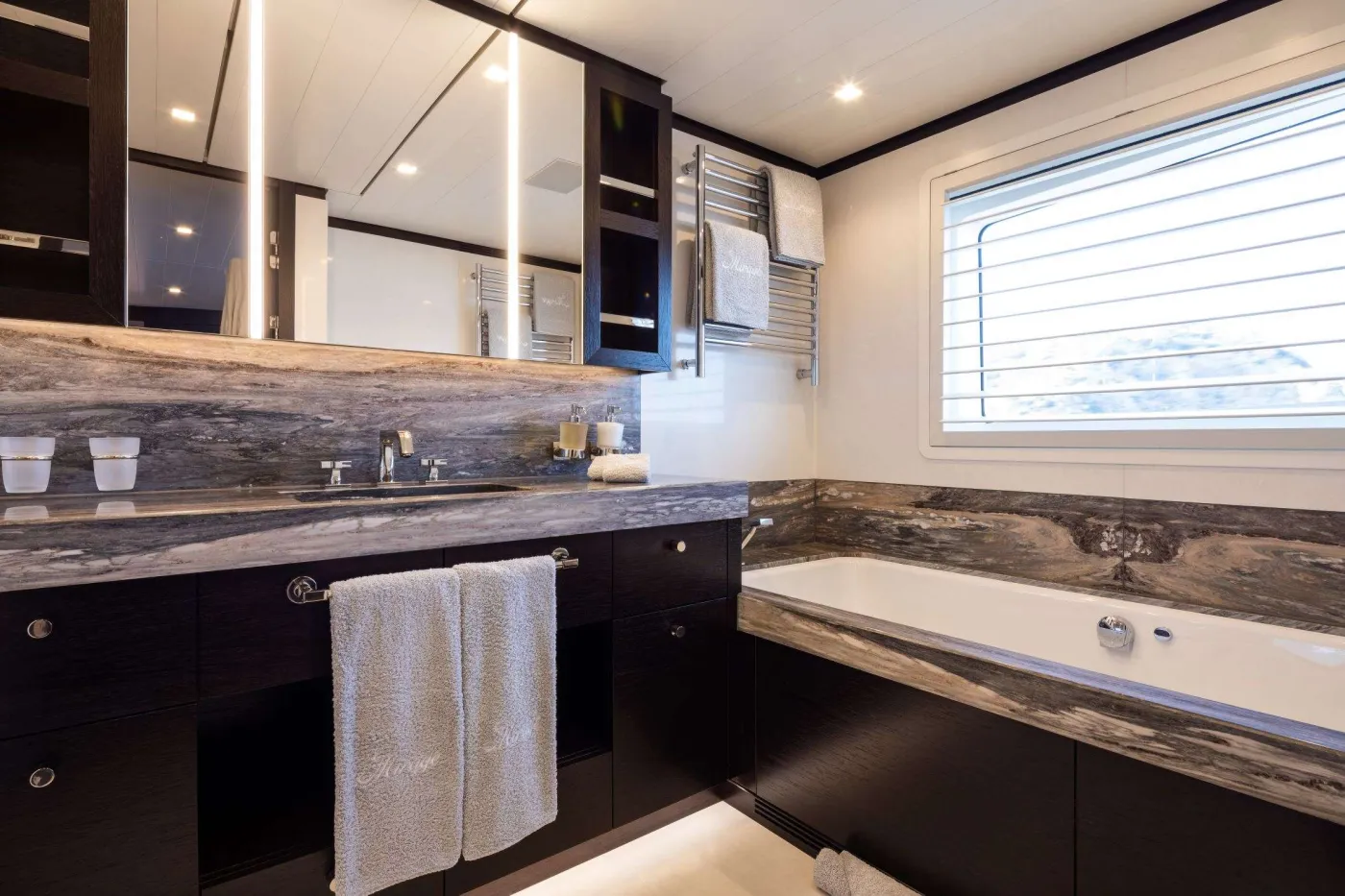 <p>Master Stateroom Bath </p>