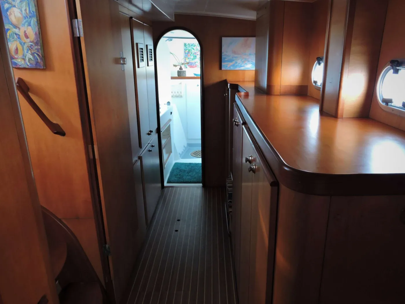<p>GENESIS guest storage & bath</p>