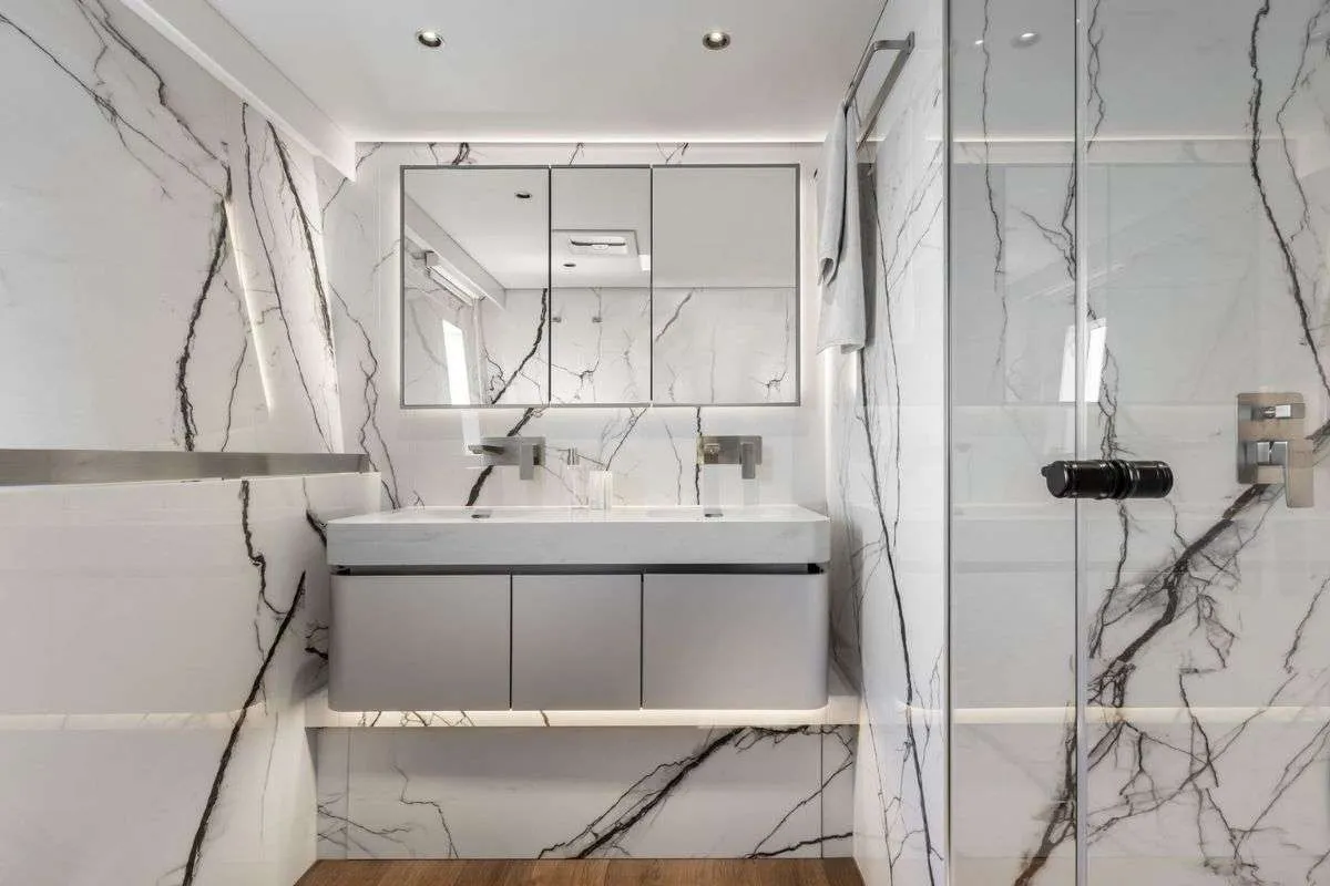 <p>Master Bathroom</p>