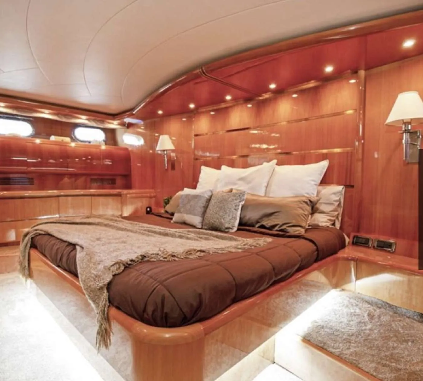 <p>Master Stateroom</p>