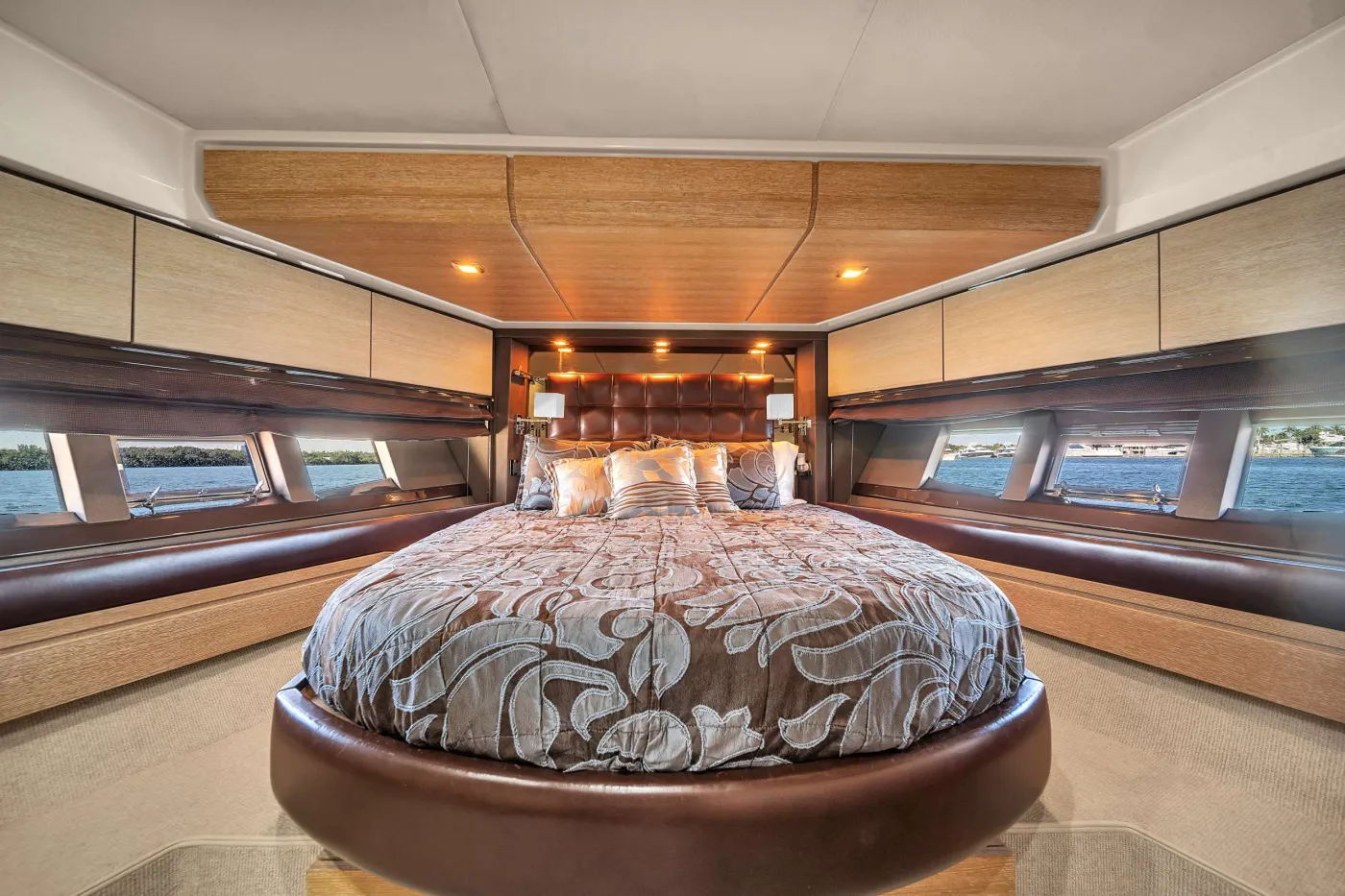 <p>VIP Cabin</p>