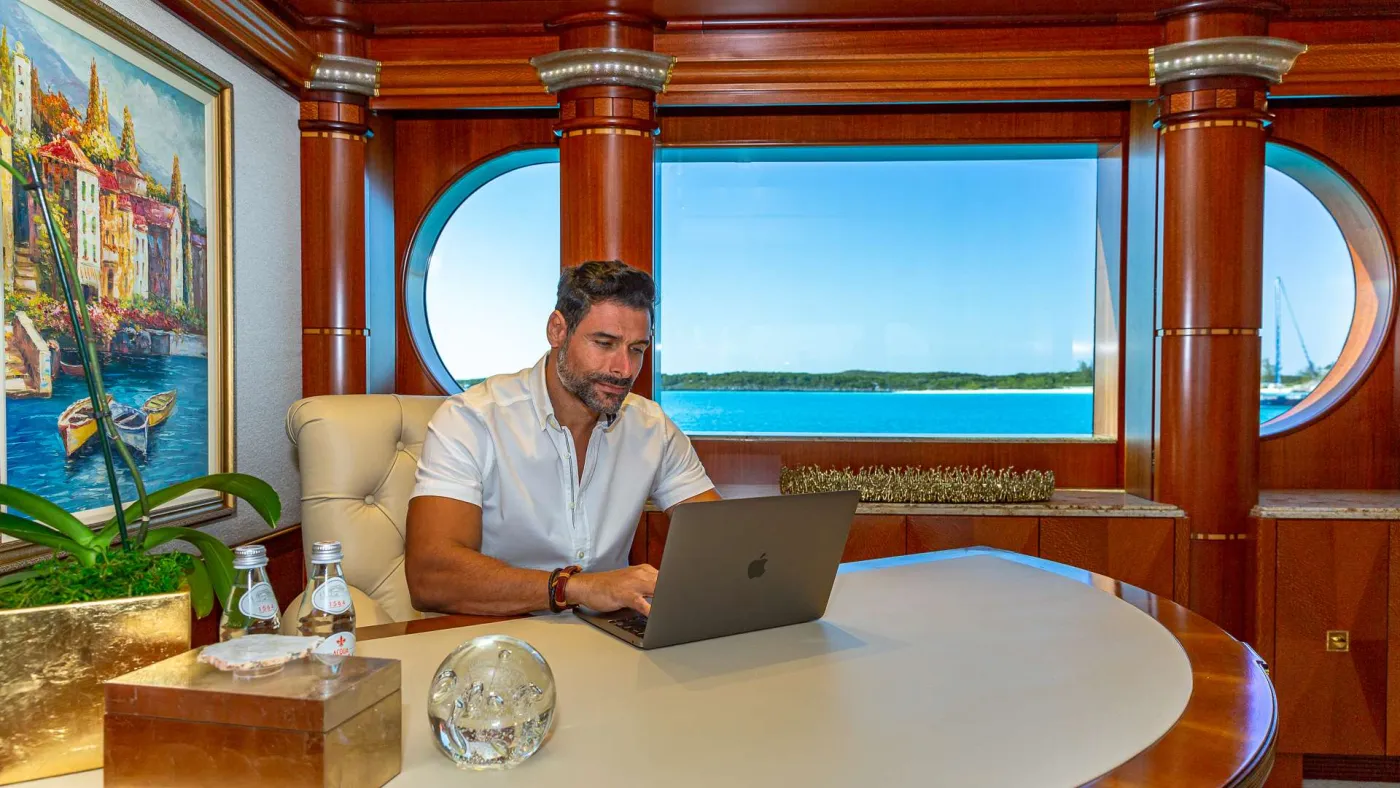 <p>Master Stateroom Desk</p>