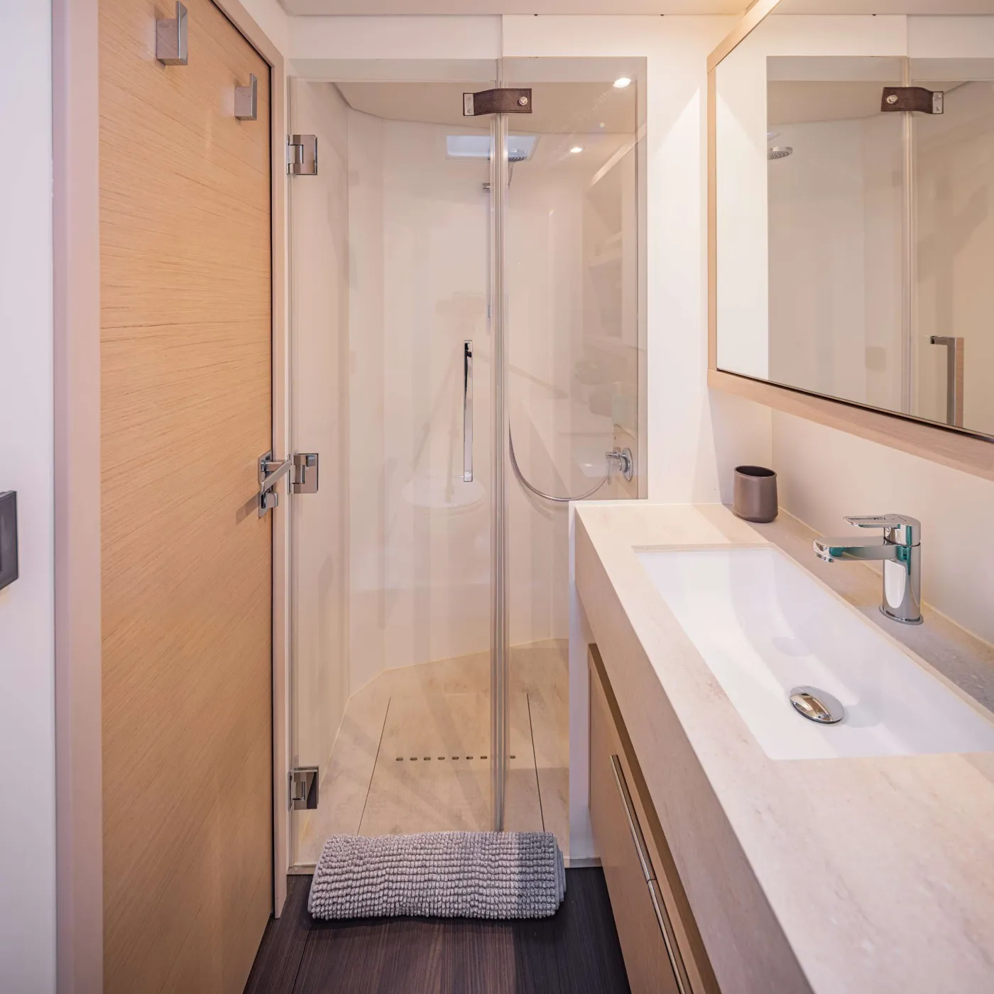 <p>Primary cabin ensuite</p>