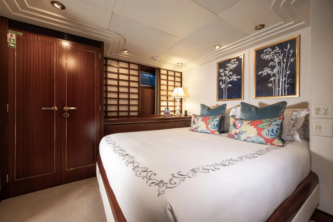 <p>1 of 2 Queen Staterooms</p>