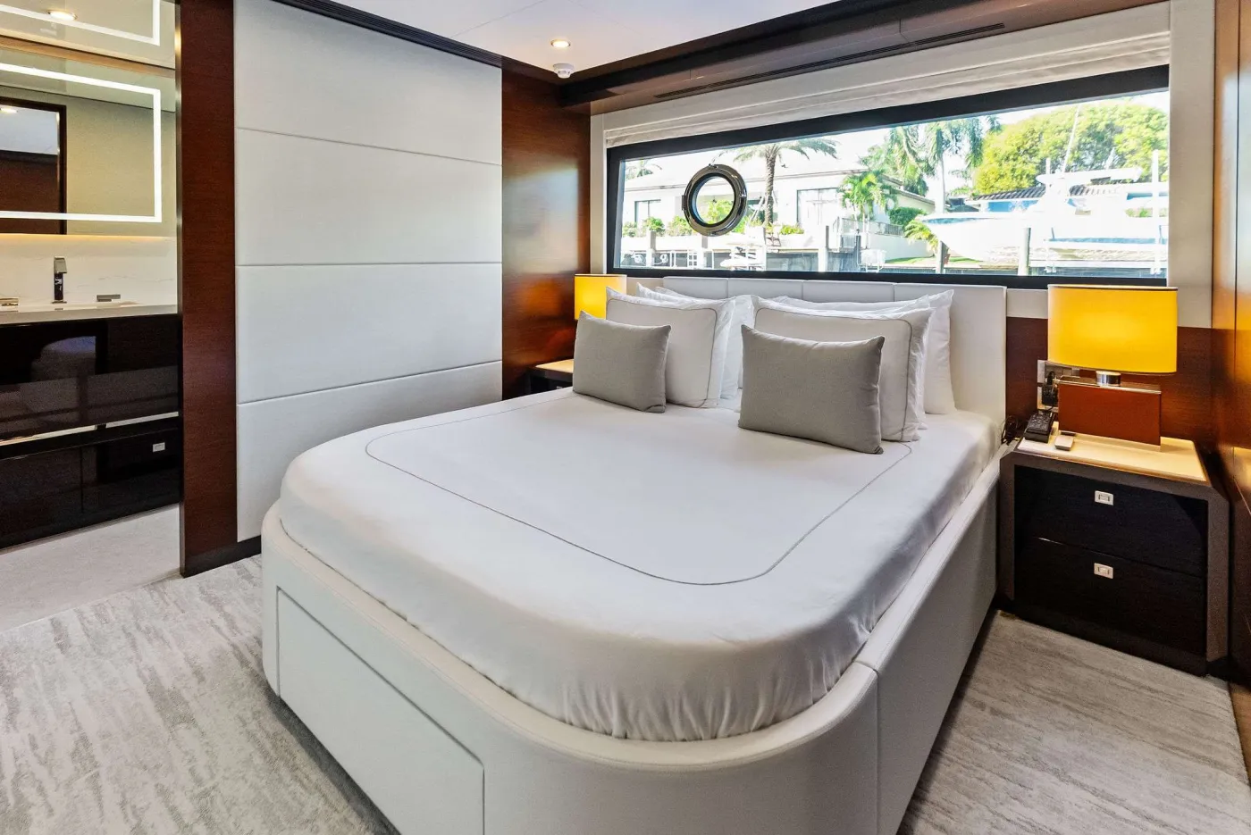 <p>VIP Stateroom</p>