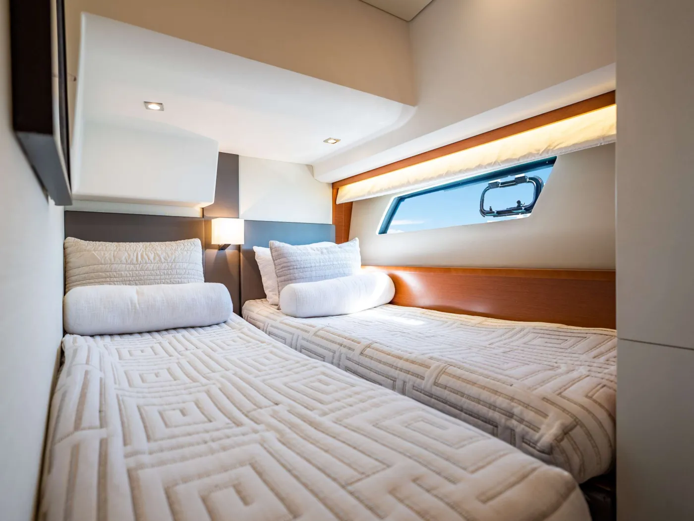 <p>Twin bedroom view</p>