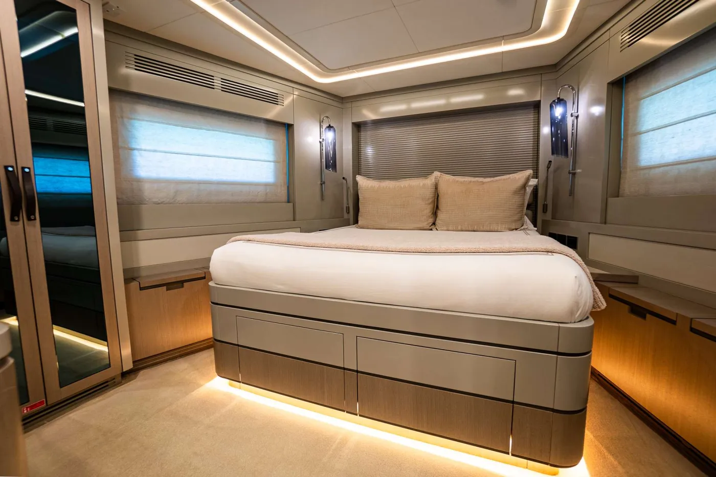 <p>Double Forward VIP Stateroom</p>