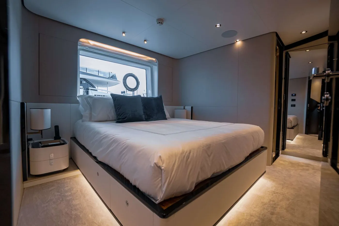 <p>Queen Stateroom</p>