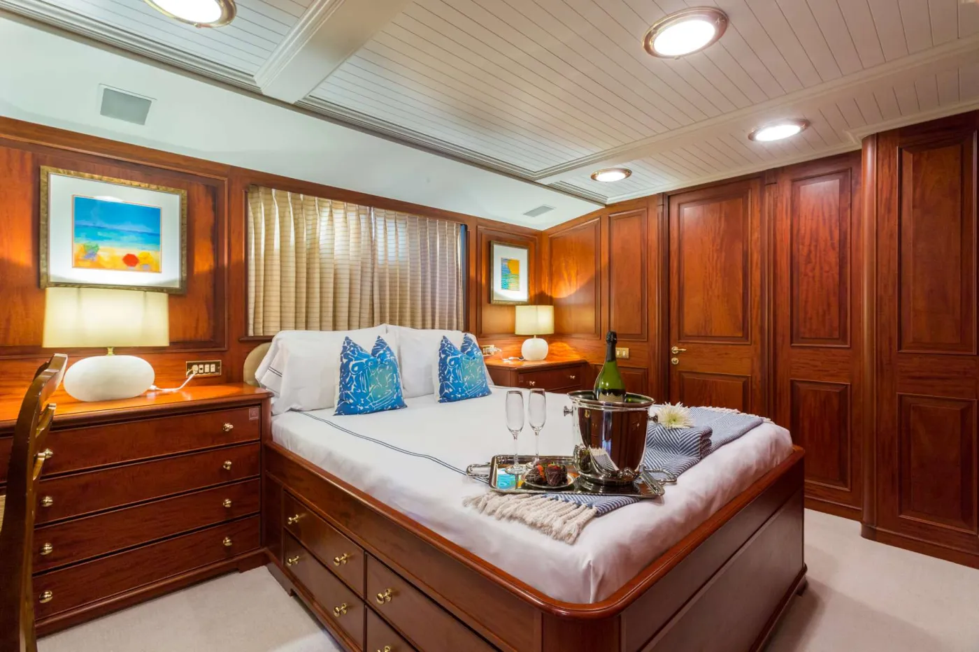 <p>Queen Guest Stateroom</p>