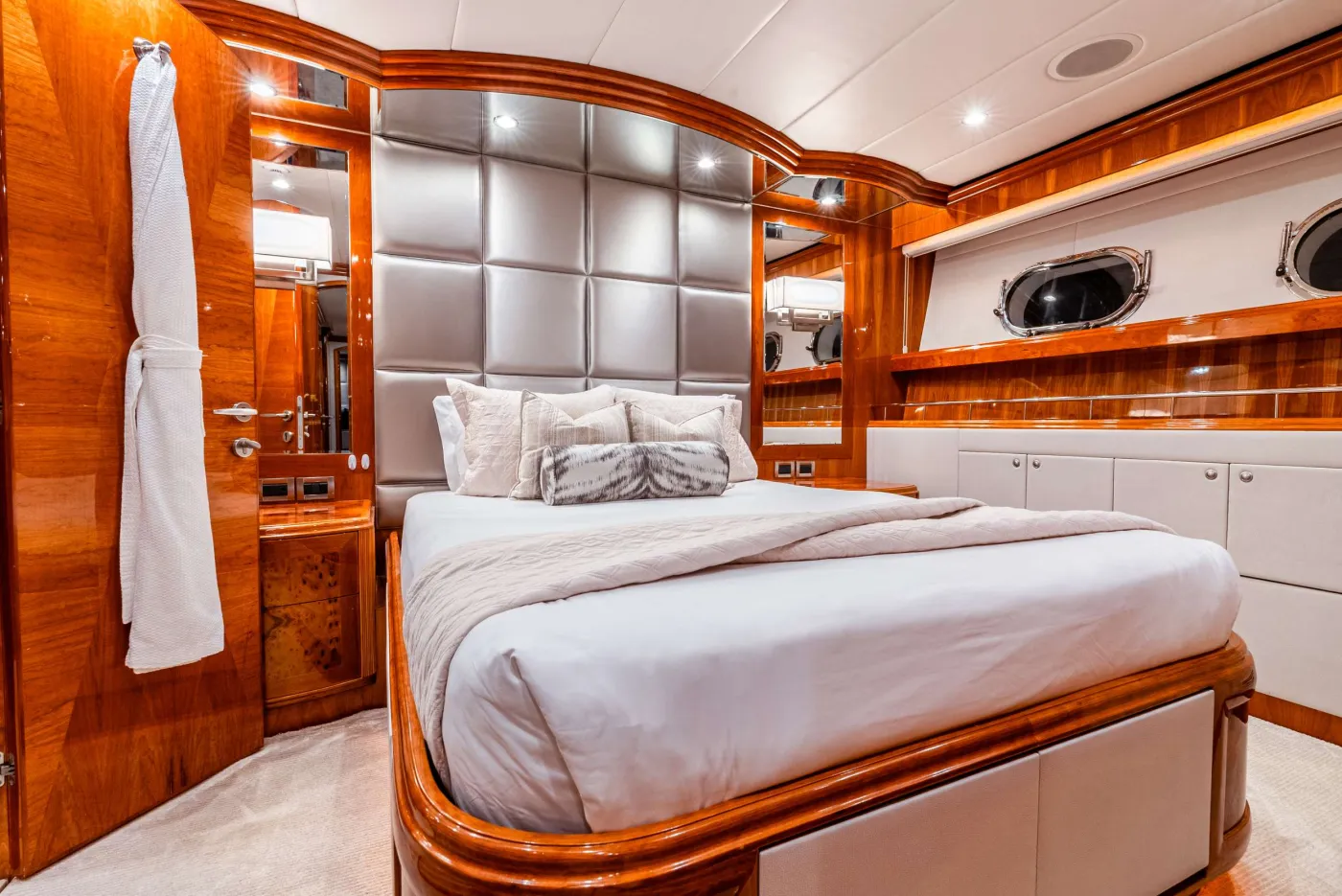 <p>VIP Forward Queen Stateroom</p>