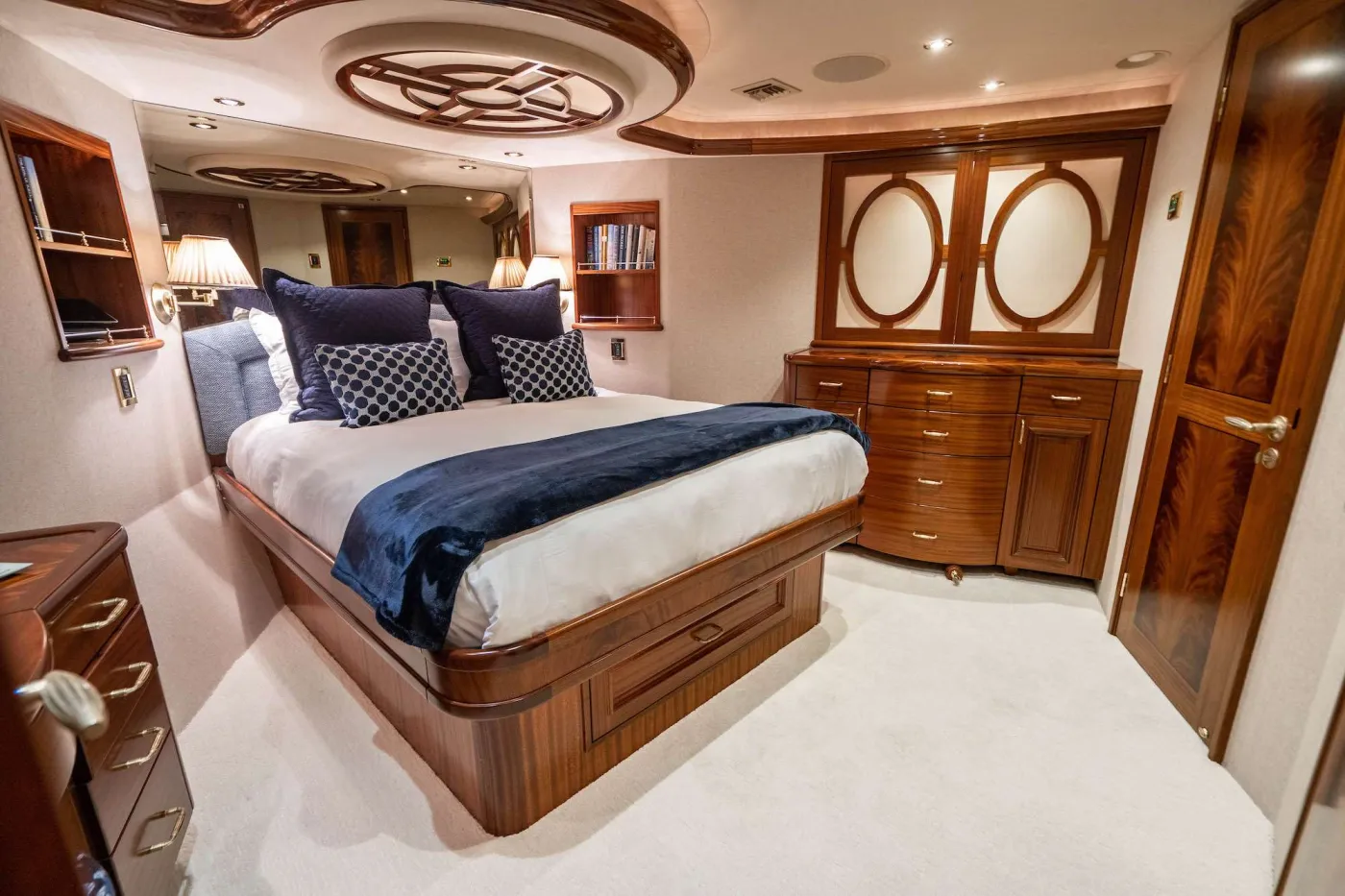 <p>Forward Guest VIP Stateroom</p>