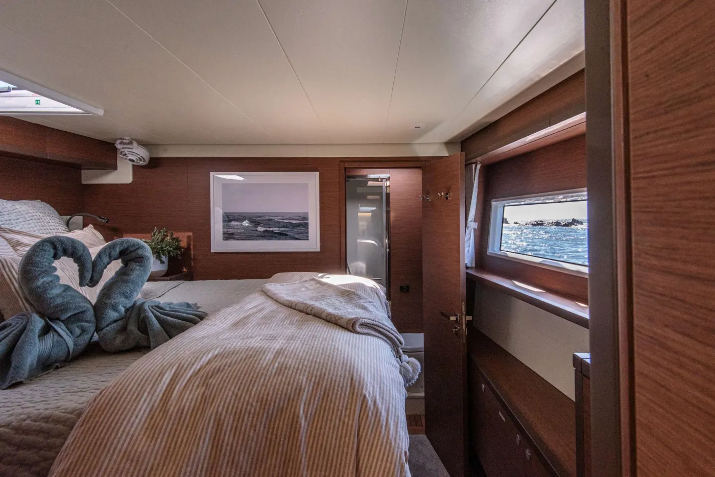 <p>Starboard Forward Queen Cabin </p>