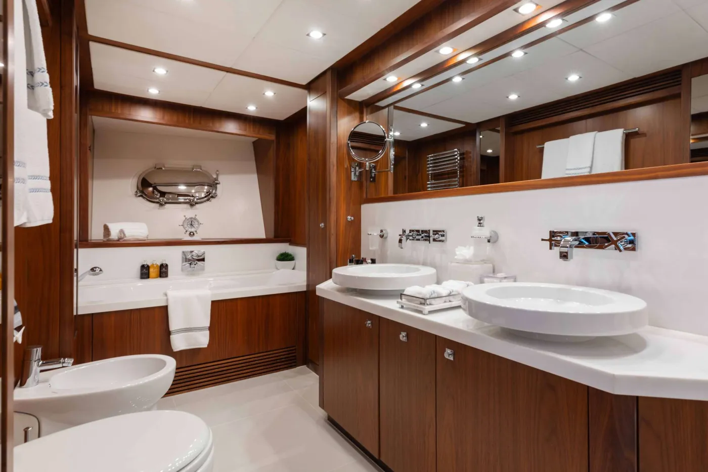 <p>Master Ensuite</p>