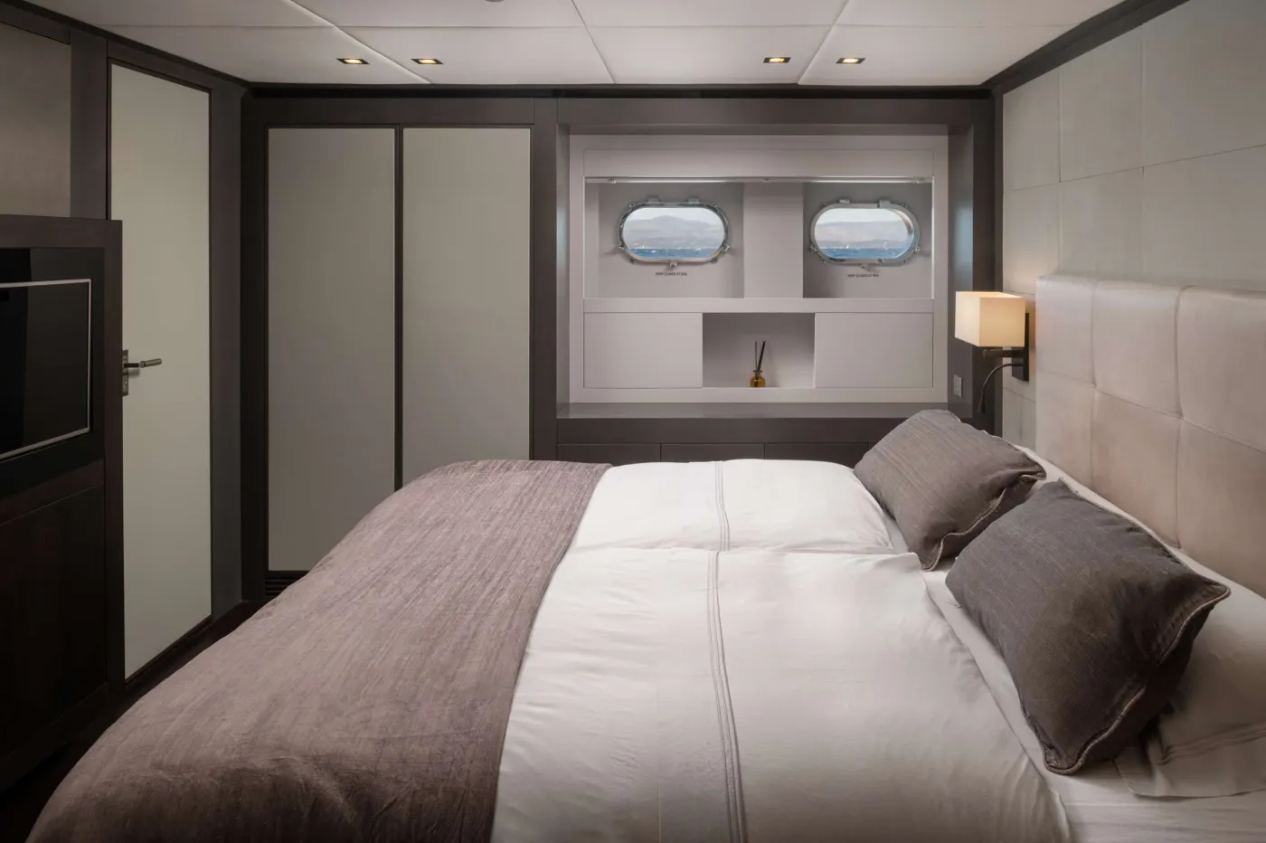 <p>VIP Cabin</p>