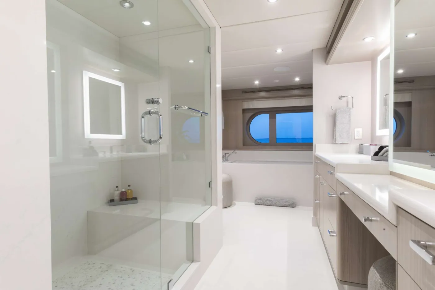 <p>Master Ensuite (His & Hers, Walkin Shower)</p>