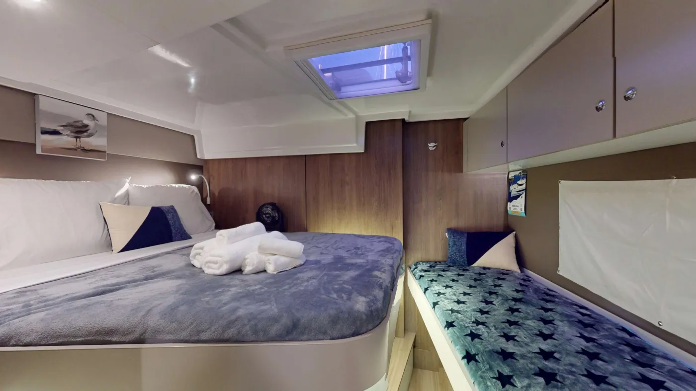 <p>Starboard Guest Cabin</p>